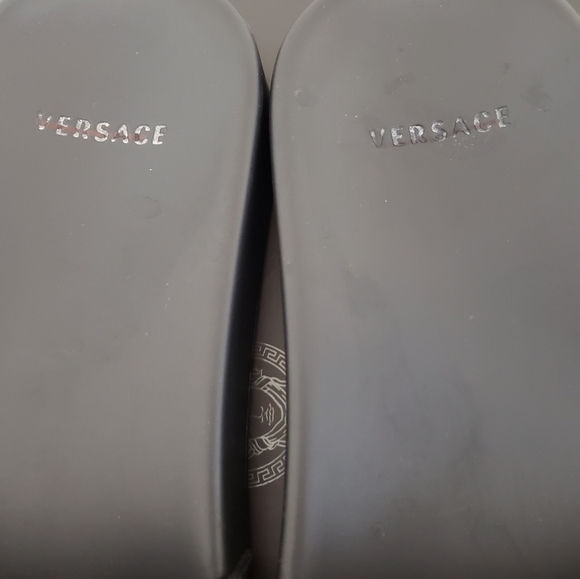 Versace La Medusa Pool Slides - Picture 4 of 12